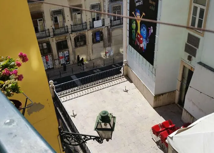 Alfama T1 Travel