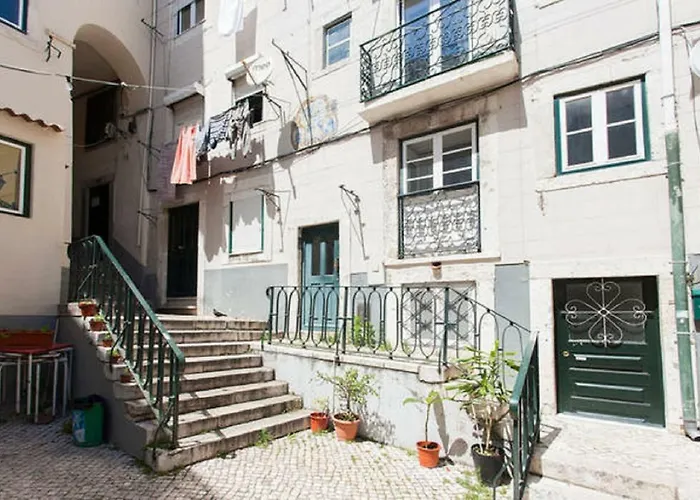 Alfama T1 Travel